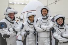 В SpaceX готовятся к первой туристической миссии на МКС: озвучена дата запуска