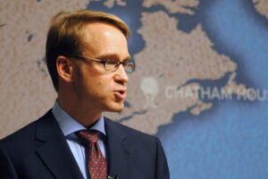 Цифровое евро может дестабилизировать финансовую систему — член правления ЕЦБ