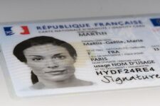 Во Франции разрешили использование удостоверений личности для покупок в интернете