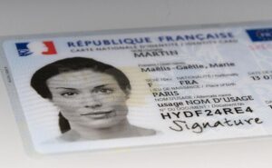 Во Франции разрешили использование удостоверений личности для покупок в интернете