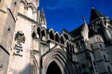 Суд Лондона схвалив арешт активів акціонера АТ «Банк «Фінанси та кредит», але рішення не прийняв