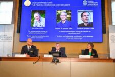 Нобелевскую премию по экономике получили трое экономистов из США