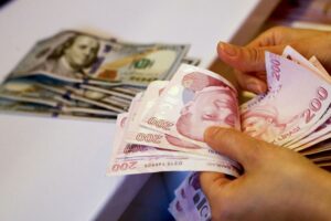 Курс турецької ліри критично знижується