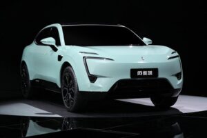 Huawei представила свій перший електромобіль Avatr