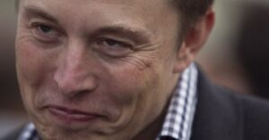 Через збій у додатку деякі власники Tesla опинилися замкненими у своїх авто