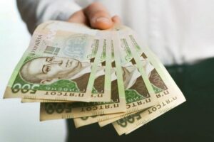 Попит на ОВДП, локдаун та транш МВФ: які фактори сприяють зміцненню гривні у листопаді