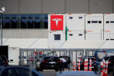 Tesla відкликала заявку на держфінансування німецького акумуляторного заводу