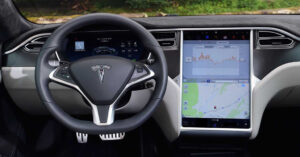 Користувачі автопілота Tesla тепер повинні погоджуватися на зйомку відео