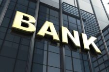 С чистого листа: кто и зачем намеренно создает «плохие» банки