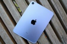 iPad, MacBook та iPhone отримають корпуси з титанового сплаву