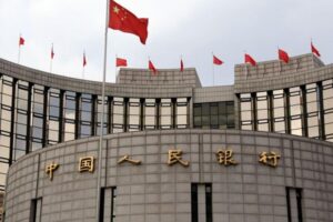 Центробанк Китаю вперше від початку пандемії знизив облікову ставку