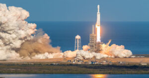 Голова ЄКА: Європі необхідно припинити сприяти амбіціям Ілона Маска у космосі