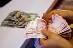 Центробанк Туреччини зменшив облікову ставку. Ліра впала до рекордно низького рівня