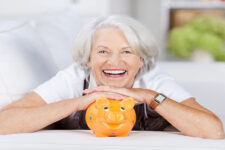 Как нужно откладывать деньги, чтобы обеспечить себя в старости