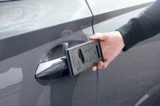 Цифрові автомобільні NFC-ключі тепер доступні в смартфонах Huawei