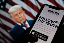 Truth Social: Соціальну мережу Дональда Трампа додали до App Store