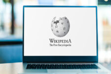 Вікіпедія стала платною для гігантських технологічних компаній