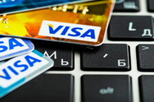 Amazon и Visa договорились положить конец глобальному спору о комиссиях по кредитным картам