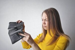 За що українці заборгували найбільше грошей?