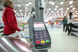 ПриватБанк розширив можливості для зняття готівки на касах магазинів