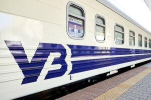Укрзалізниця відновлює платний проїзд на деяких напрямках