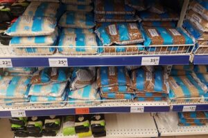 Уряд запровадив контроль над цінами на соціальні продукти, ліки та паливо