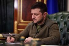 Президент Зеленский подписал закон о продлении военного положения