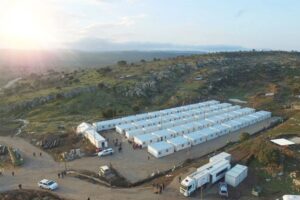 На Західній Україні волонтери розпочали будівництво пунктів евакуації