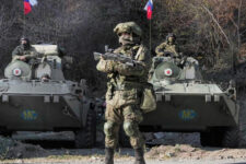 На окупованій частині Запорізької області росіяни насильно відправляють чоловіків до військкоматів