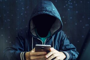 Які три нові схеми вигадали шахраї за час війни: дані НБУ