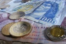 Украинцы смогут обменивать наличную гривну в венгерских банках