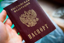 РФ заявила, що терміново видала російські паспорти 12 тисячам українців
