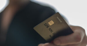 Українці переконали Monobank не закривати рахунки клієнтів із Криму та ОРДЛО