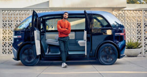 Apple може купити компанію Canoo, яка займається розробкою електромобілів