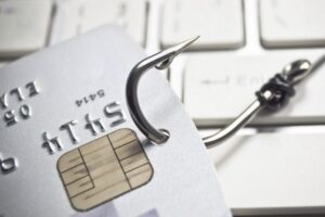 Чергова схема з виплатою допомоги: у ПриватБанку розповіли, як уберегтися від дій зловмисників