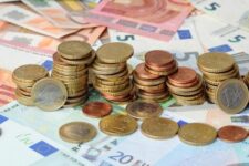 Еврокомиссия намерена выпустить долговые обязательства на 10 млрд евро для помощи Украине