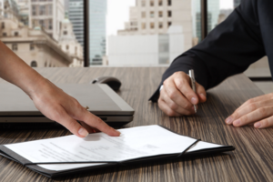 Гроші за працевлаштування ВПО: нова послуга в сервісі “Дія” вже доступна