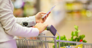 2 мільярди доларів лише у квітні — скільки українці витрачають за кордоном