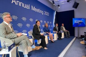 Який план відновлення України представила наша делегація на форумі у Давосі: подробиці