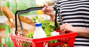 Як заощадити на продуктах у Польщі: пропозиції та акції супермаркетів