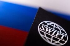 Сбербанк и еще два российских банка отключат от SWIFT