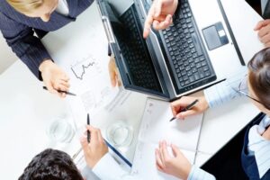 Сплеск на ринку праці Західної України: які розміри окладів та конкуренція у регіоні?