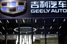 Китайський автогігант Geely купив виробника смартфонів