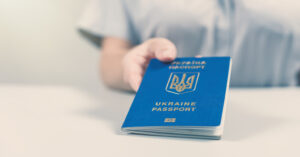 Українці за кордоном зможуть отримати закордонні паспорти