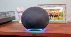 Alexa, голосового помічника від Amazon, навчили говорити голосами померлих людей