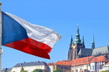 Чехия перестала платить 200 евро украинским беженцам