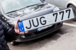 У парламенті знову заговорили про безкоштовне розмитнення авто: подробиці