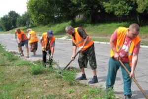 Безробітних задіють на громадських роботах: які терміни та виплати