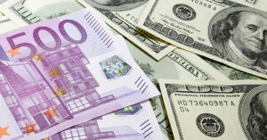 Курс евро упал до минимума за 20 лет. Финансисты прогнозируют паритет с долларом