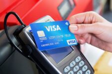 Безготівкова оплата робить громадський транспорт популярнішим – Visa